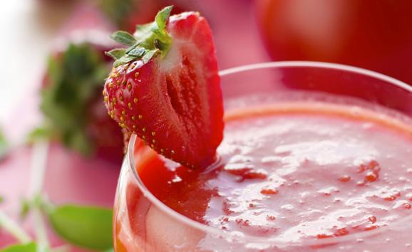 Gazpacho de fraises, croûtons de Croustifondantes Vanille - Recette - Delacre